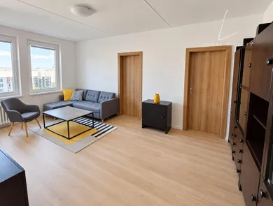 Квартири в оренду, 3-кімнатні, Bratislava-Nové Mesto · €760