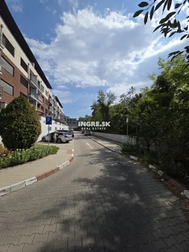 Na predaj objekt, 14 m², Bratislava-Nové Mesto, Ďumbierska