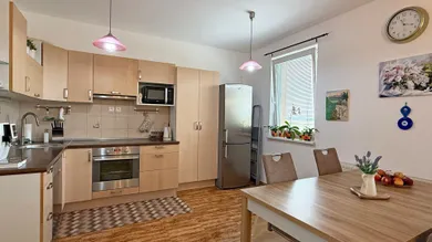 Na prenájom 2-izbový byt, 62 m², Senec, Pezinská