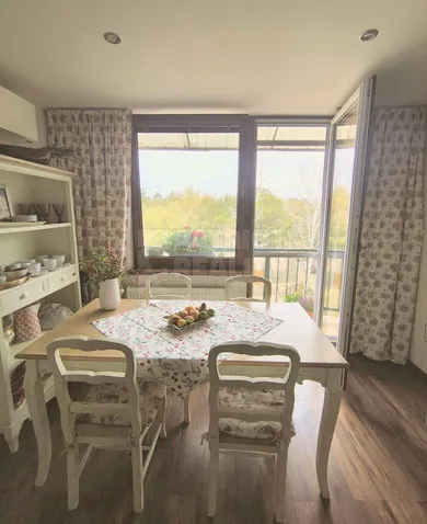 Na predaj 3-izbový byt, 74 m², Levice, Kpt. J. Nálepku