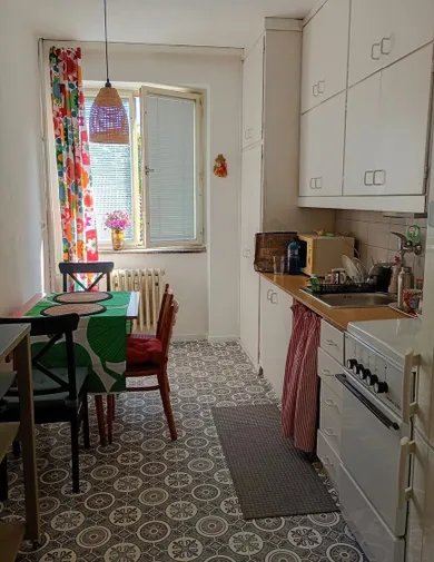 Na prenájom 2-izbový byt, 64 m², Bratislava-Ružinov, Jelačičova