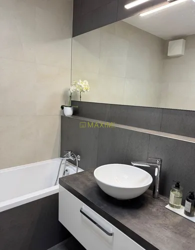 Na predaj 3-izbový byt, 68 m², Bratislava-Nové Mesto, Svätovavrinecká
