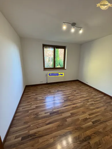 Na predaj 4-izbový dom, 210 m², Valča, Valča 533