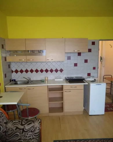 Eladó lakások, 1-szobás, Nové Zámky · €77 000