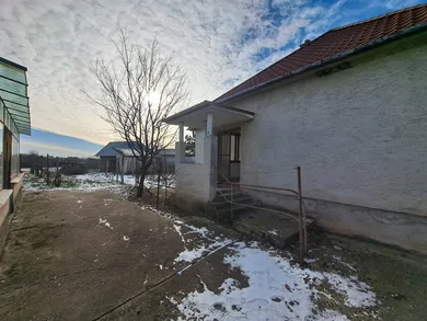 Na predaj dom, Dvorníky