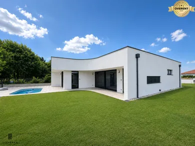 Domy na predaj 4-izbový, Hrubá Borša · €1 300 000