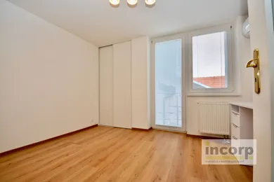 Na prenájom 8-izbový dom, 300 m², Bratislava-Nové Mesto, Ôsma