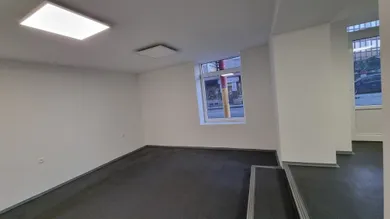 Na prenájom komerčné, 32 m², Trnava, Ulica Kollárova