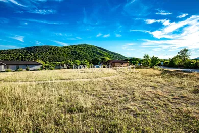 Na predaj pozemok, 206 m², Horné Orešany