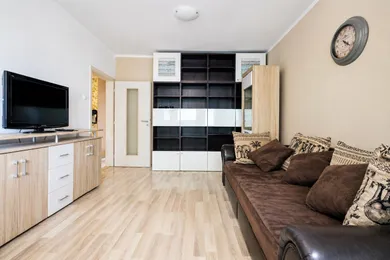 Byty na prenájom 4-izbový, Bratislava-Dúbravka · €650