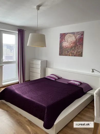 Na predaj 1-izbový byt, 31 m², Bratislava-Staré Mesto