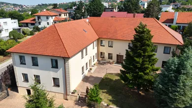 Domy na sprzedaż, 14-pokojowe, Nitra · €1 900 000