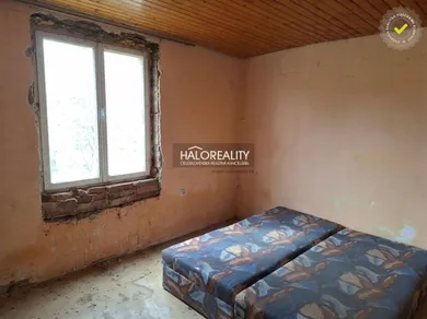 Na predaj pozemok, Dvorníky