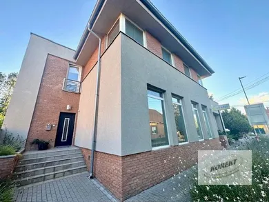 Na predaj 8-izbový dom, 300 m², Nové Zámky