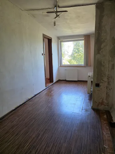 Na predaj dom, Trnovec