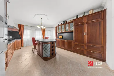Na predaj 5-izbový dom, 400 m², Dunajská Streda