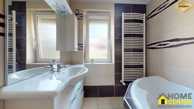 Na predaj 3-izbový byt, 71 m², Komárno, Damjanichova