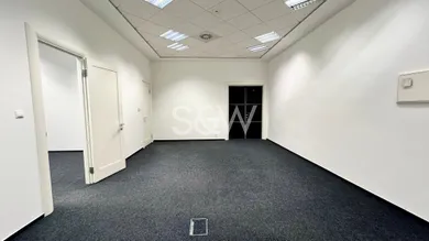 Na prenájom komerčné, 86 m², Bratislava-Staré Mesto, Laurinská