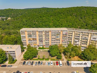 Na predaj 3-izbový byt, 68 m², Bratislava-Karlova Ves, Púpavová
