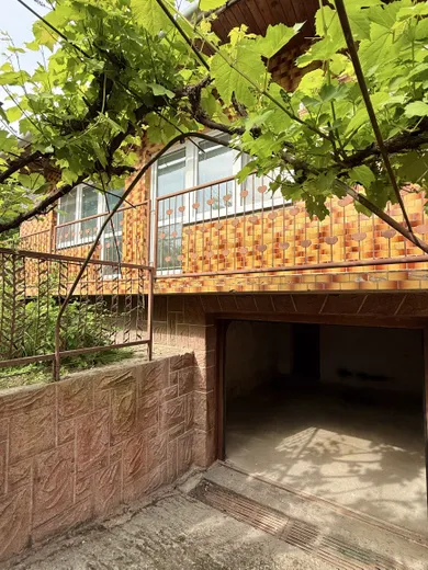 Na predaj 10-izbový dom, 340 m², Miloslavov