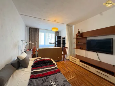 Na predaj 3-izbový byt, 84 m², Levice