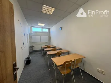 Na prenájom komerčné, 230 m², Bratislava-Nové Mesto, Stará Vajnorská