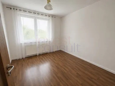 Na prenájom 3-izbový byt, 72 m², Komárno, Ul. Biskupa Királya