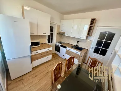 Квартири в оренду, 3-кімнатні, Považská Bystrica · €550