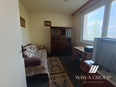Na predaj 4-izbový byt, 90 m², Štúrovo, Smetanova