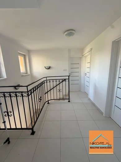 Na predaj 4-izbový dom, 122 m², Ivanka pri Dunaji, Za kostolom