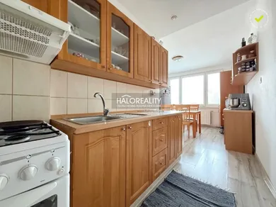 Квартири в оренду, 3-кімнатні, Partizánske · €570