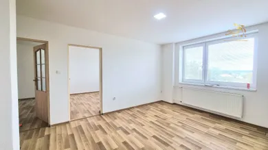 Na predaj 4-izbový byt, 77 m², Hraň, SNP