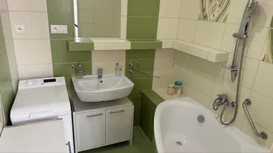 Na prenájom 2-izbový byt, 62 m², Levice, Ul. kpt. J. Nálepku