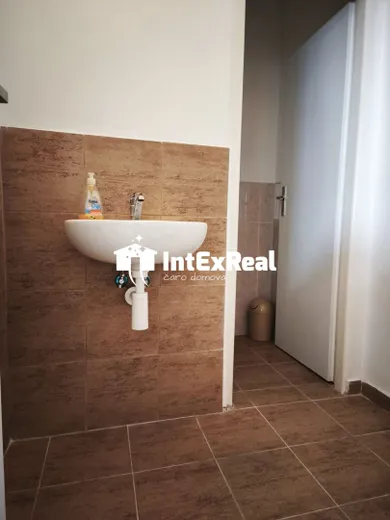 Na prenájom komerčné, 77 m², Šaľa, SNP