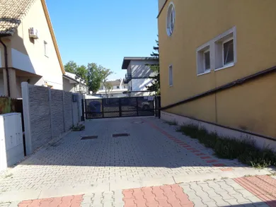 Na predaj 3-izbový byt, 83 m², Bratislava-Vrakuňa, Hradská