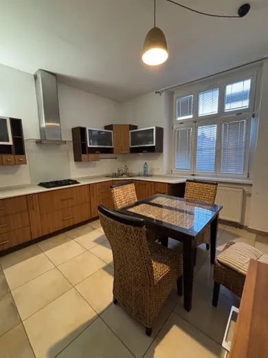 Na prenájom 3-izbový byt, 106 m², Bratislava-Staré Mesto, Zochova