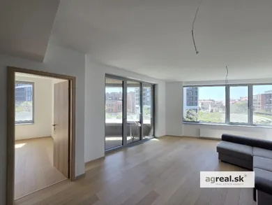 Byty na predaj 3-izbový, Bratislava-Staré Mesto · €648 000