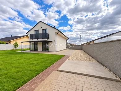 Eladó házak, 5-szobás, Galanta · €349 000