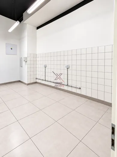 Na predaj komerčné, 77 m², Trnava, Novomestská ulica