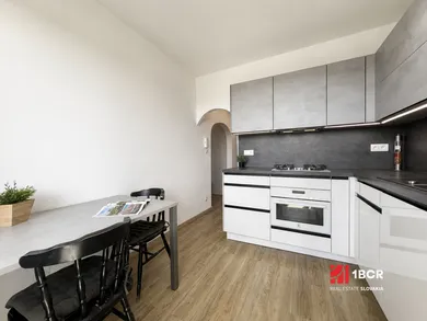 Na prenájom 3-izbový byt, 68 m², Bratislava-Petržalka, Šintavská