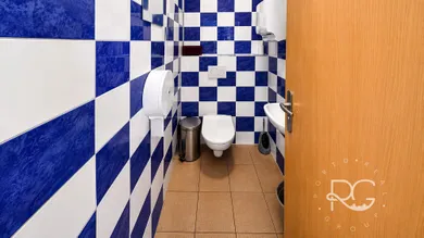 Na prenájom komerčné, 93 m², Bratislava-Petržalka, Antolska