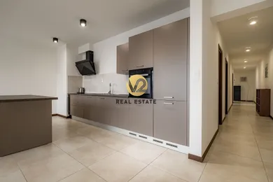 Na prenájom 3-izbový byt, 96 m², Nitra, Mostná