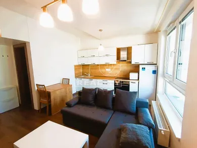Na predaj 2-izbový byt, 41 m², Bratislava-Dúbravka