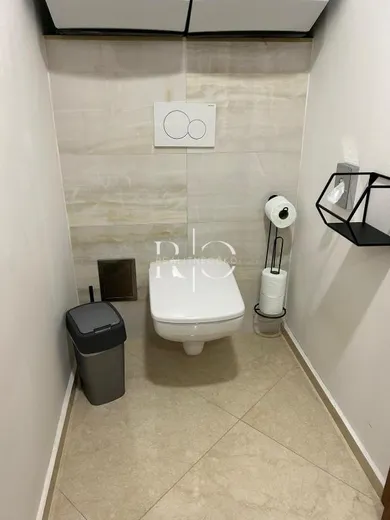 Na predaj objekt, 346 m², Bratislava-Staré Mesto, Námestie 1.mája