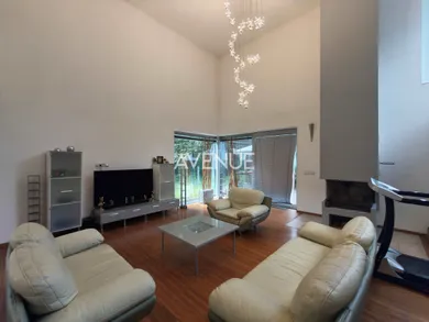 Na prenájom 6-izbový dom, 450 m², Bratislava-Rusovce