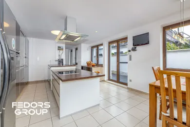 Na predaj 7-izbový dom, 160 m², Bratislava-Staré Mesto