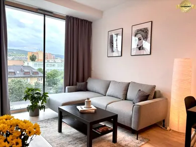 Mieszkania na wynajem, 2-pokojowe, Bratislava-Staré Mesto · €990