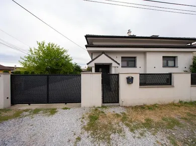 Na predaj 5-izbový dom, 350 m², Čaňa