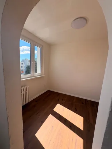 Na predaj 4-izbový byt, 76 m², Bratislava-Dúbravka, Cabanova
