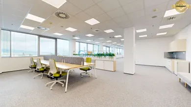 Na prenájom komerčné, 54 m², Bratislava-Nové Mesto, Tomášikova